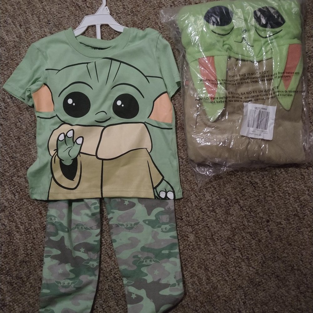 Star wars sleeping lot of 2 Baby Yoda